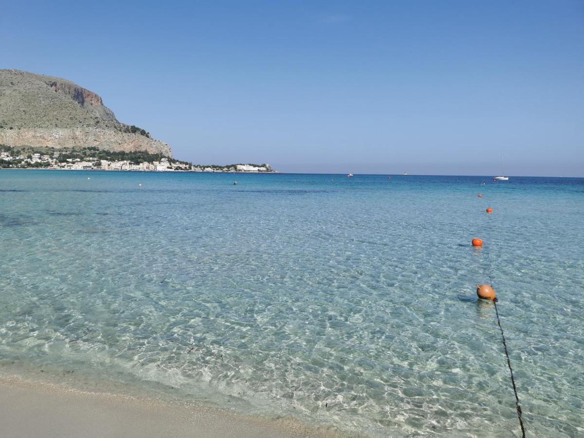 Villa Iris - Mondello ปาแลร์โม ภายนอก รูปภาพ