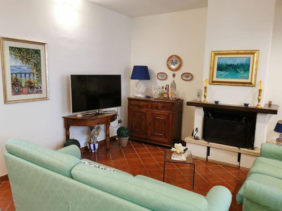 Villa Iris - Mondello ปาแลร์โม ภายนอก รูปภาพ